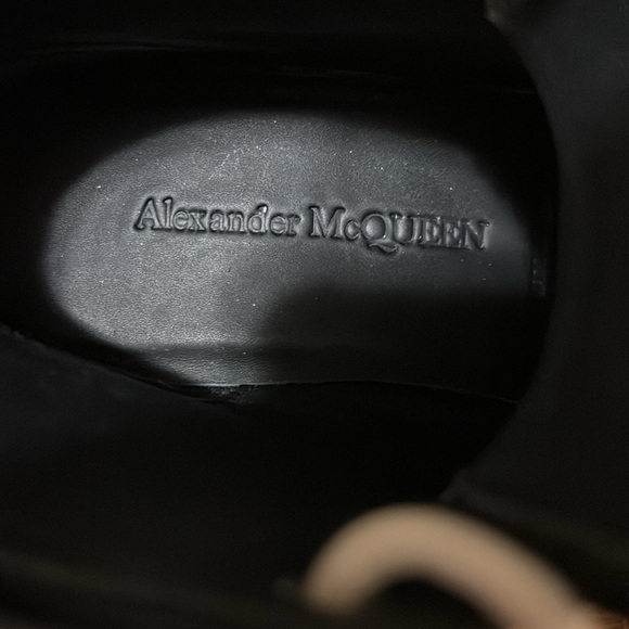 Alexander McQueen - Picture 2 of 16